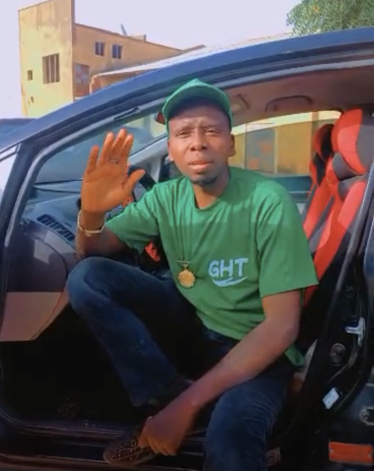 237 ABUKORUE CAR AWARD 3.jpg